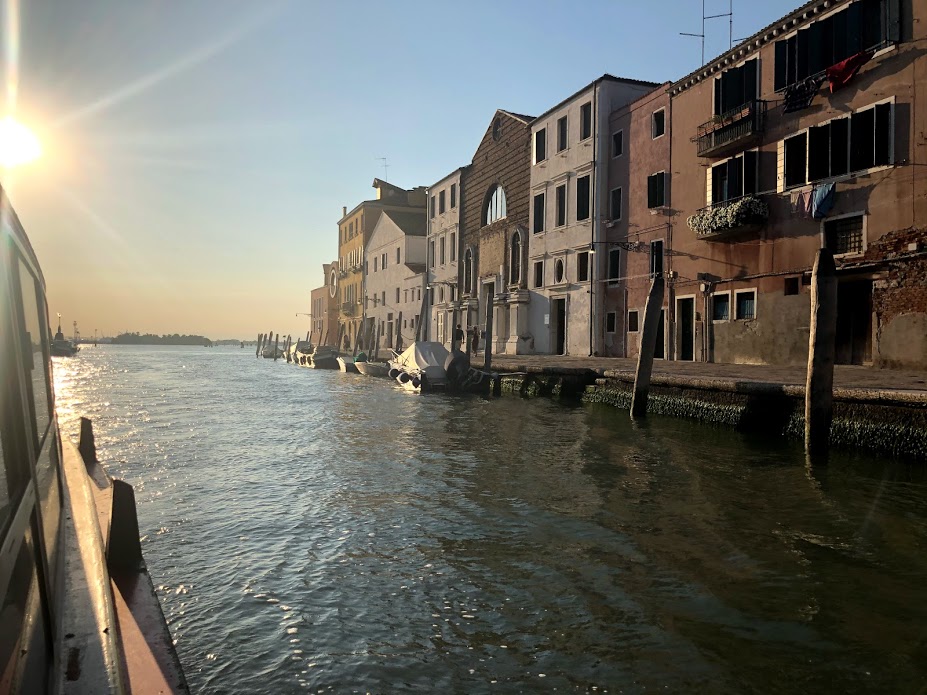 In vVaporetto sul Canal Grande