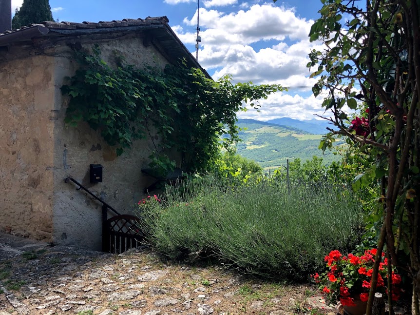 Uno scorcio del Borgo La Scola