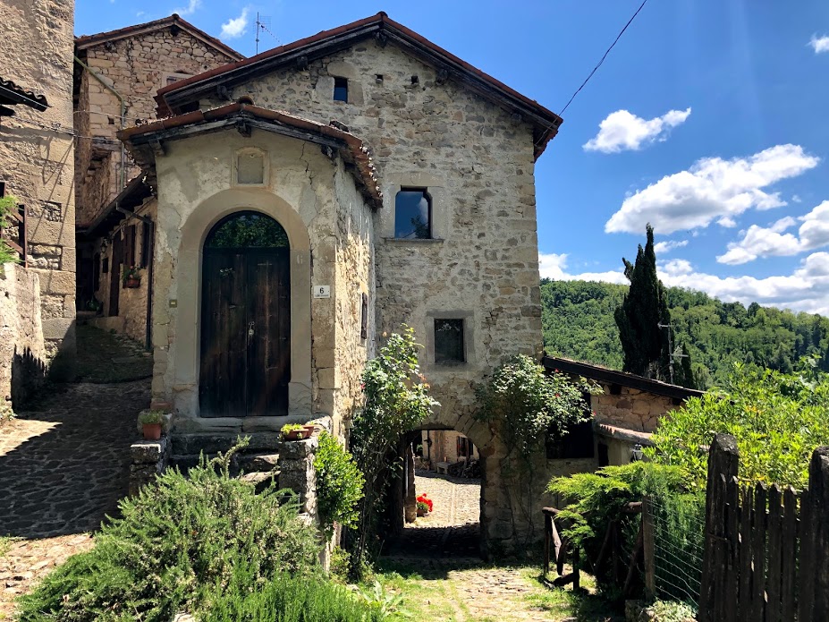 Uno scorcio del Borgo La Scola