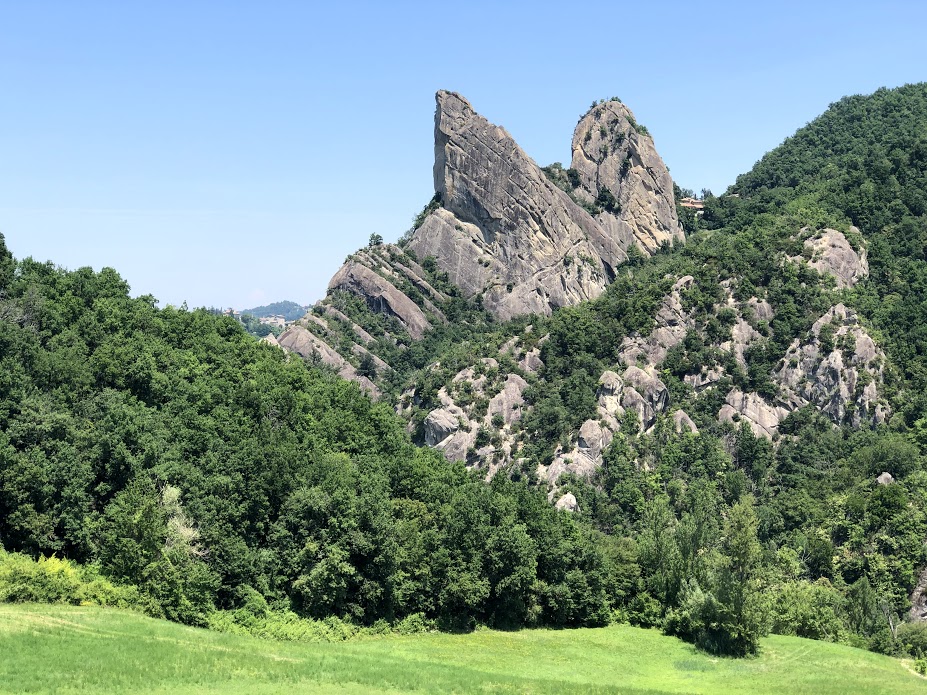 I Sassi di Roccamalatina nel parco omonimo
