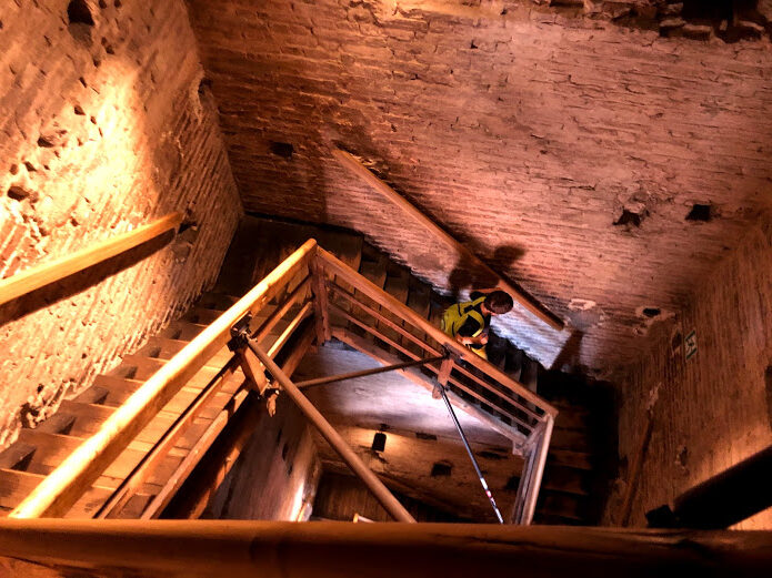 I 498 gradini della scala della torre degli Asinelli