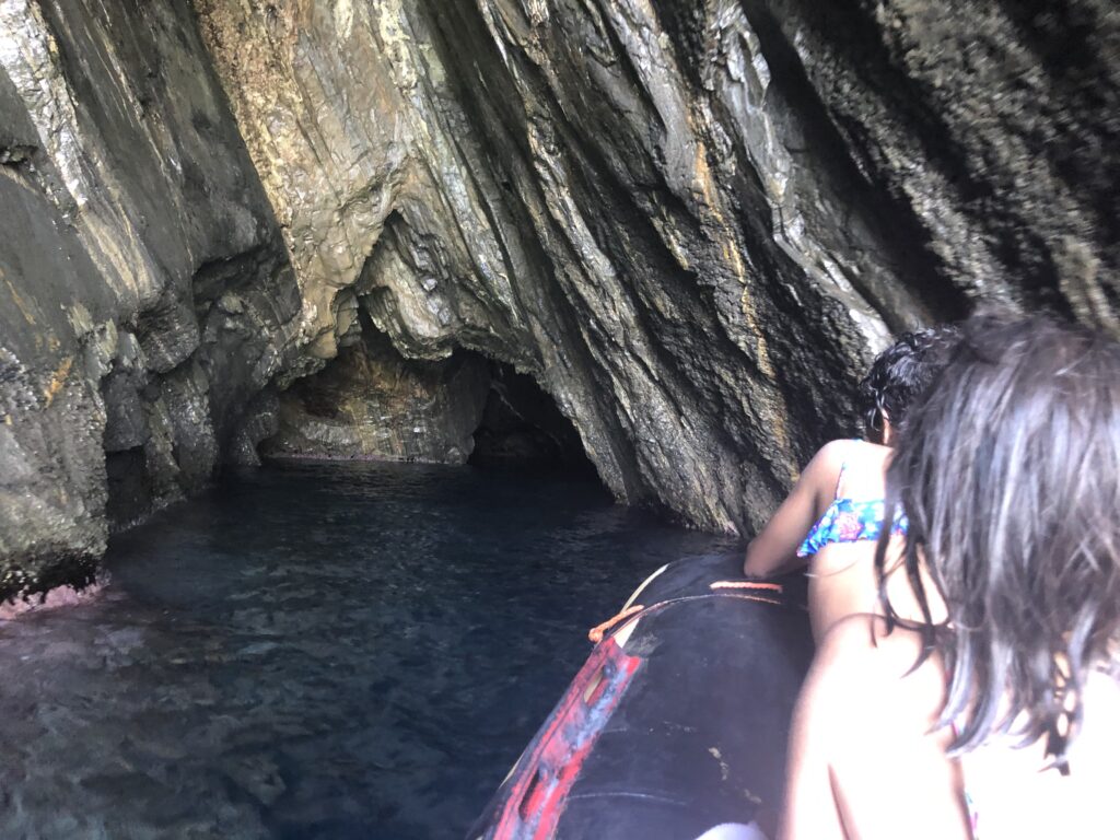 La grotta dei contrabbandieri