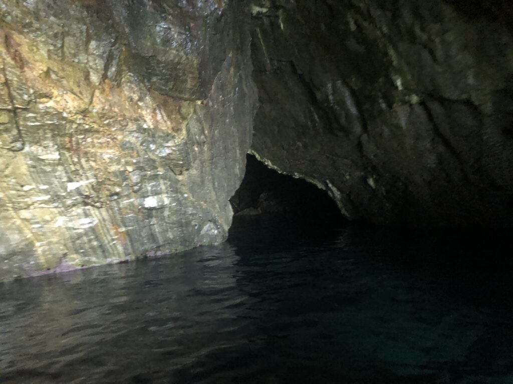 La grotta dei contrabbandieri